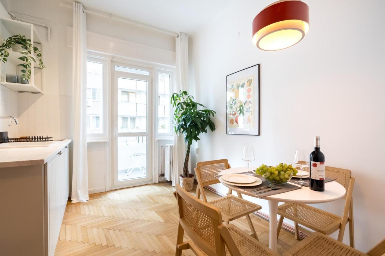 Cismigiu Serenity: 1Br Flat With Scenic Balcony Bucharest Exterior photo