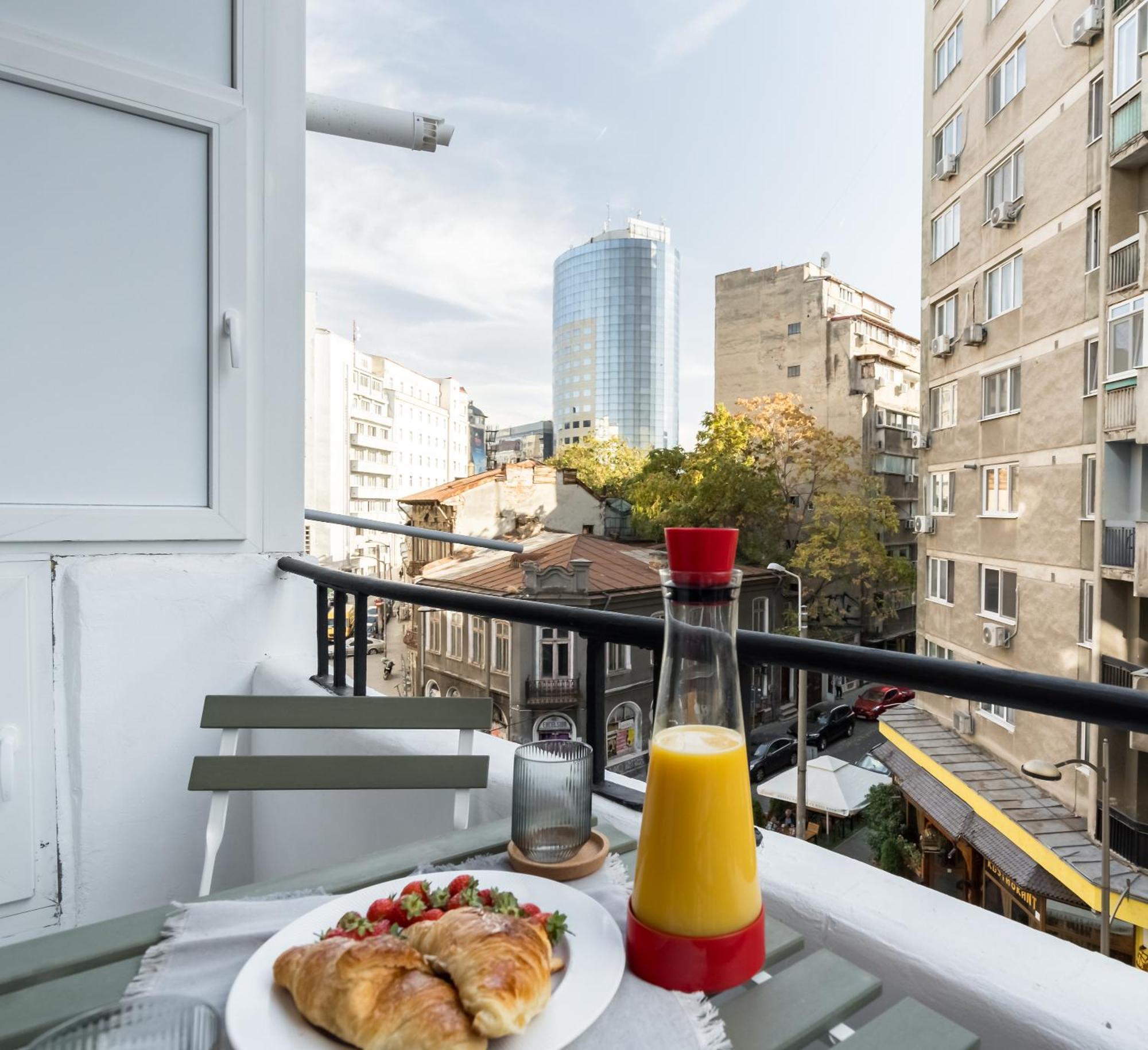 Cismigiu Serenity: 1Br Flat With Scenic Balcony Bucharest Exterior photo